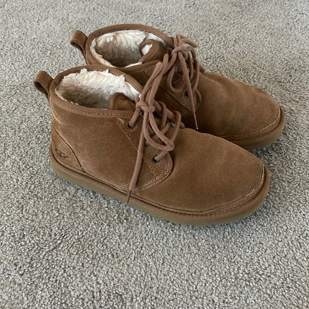 Womens Neumel Uggs-chestnut color. Size 5